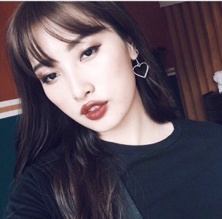 Khuyên tai hình trái tim