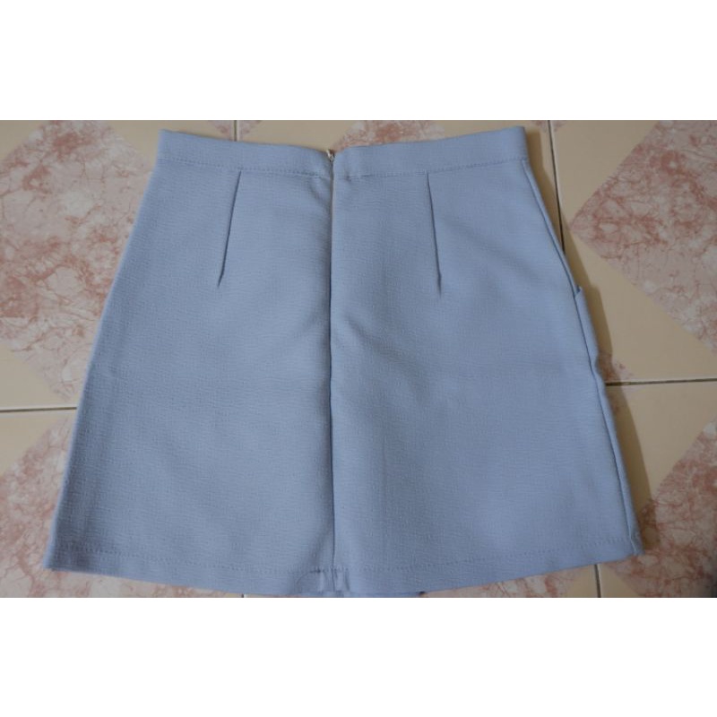 Pass Thanh lí chân váy