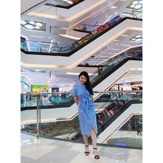 Đầm caro xẻ trước thắt nơ bụng