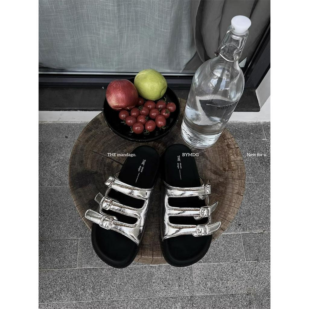 Giày Sandal Cao Gót Đế Dày Mềm Mại Màu Bạc Có Khóa Cài