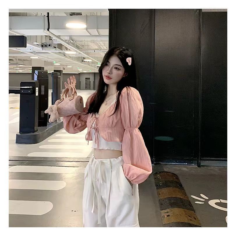 Bộ đồ COZOKC gồm áo dài tay chống nắng và áo hai dây gợi cảm dành cho nữ