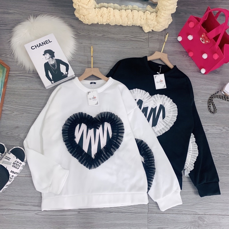 Áo Sweater Unisex From Rộng Áo Nỉ Dài Tay Chất Liệu Cotton Hình Áo Trái Tim Viền Ren Hai Màu Đen Trắng