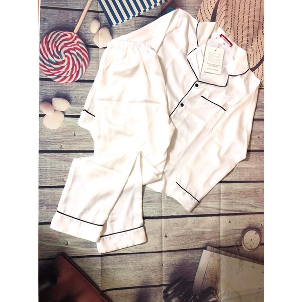 Pijama Lụa chất cực đẹp giá tại xưởng- sẵn SLL cho khách sỉ | BigBuy360 - bigbuy360.vn