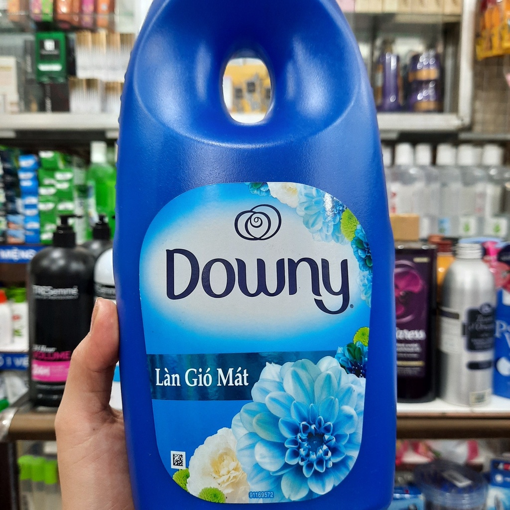 Nước xả Downy Làn Gió Mát chai 900ml