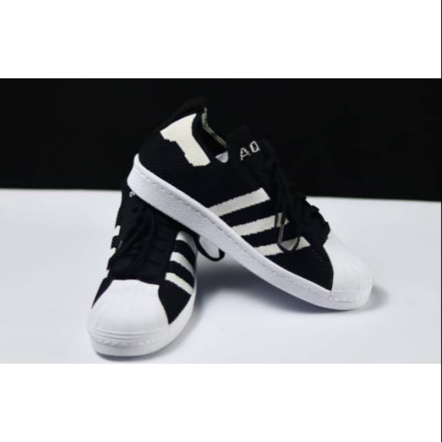 Giày Thể Thao Adidas Superstar Phối Màu Đen Trắng Cá Tính