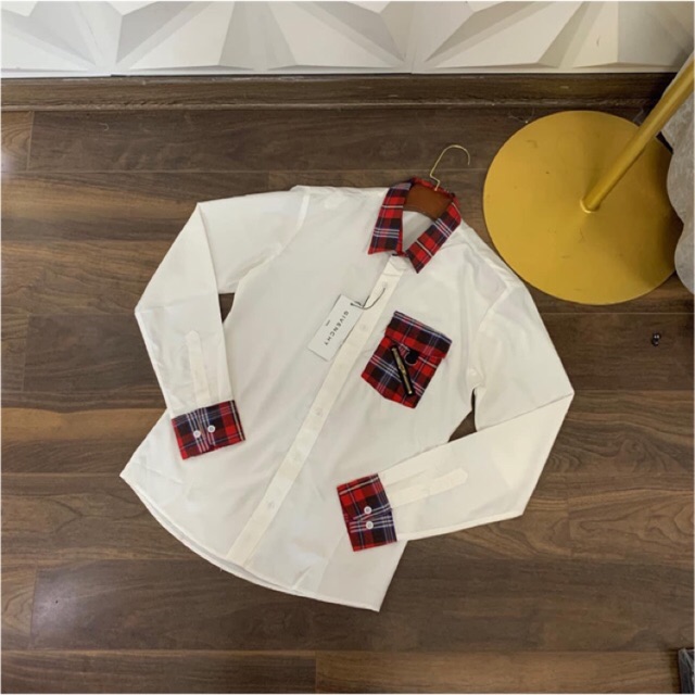 Áo sơ mi phối thêu túi, cổ và ống tay kẻ sọc đỏ