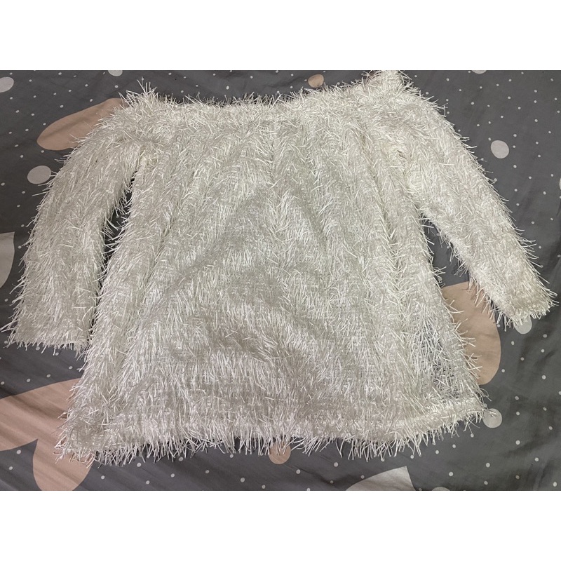 Áo trễ vai tua rua zara auth