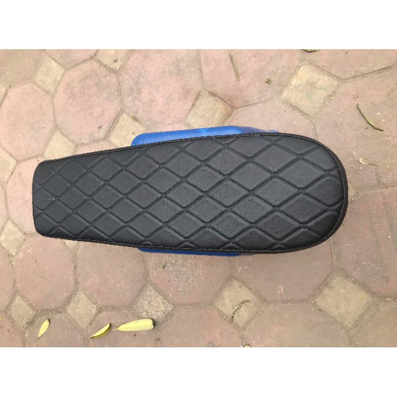 Yên xe độ Tracker