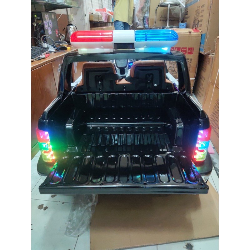 Ô tô điện bán tải cảnh sát kiểu dáng Ford Ranger 150-X6 ghế da,4 động cơ,có còi hú