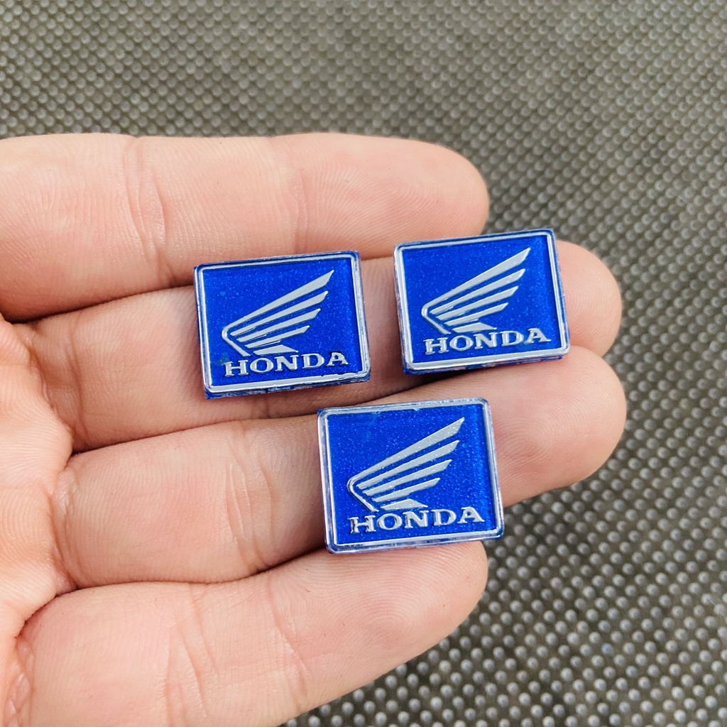 Tem logo cánh chim honda nhỏ hàng như zin gắn đồng hồ, bảng số