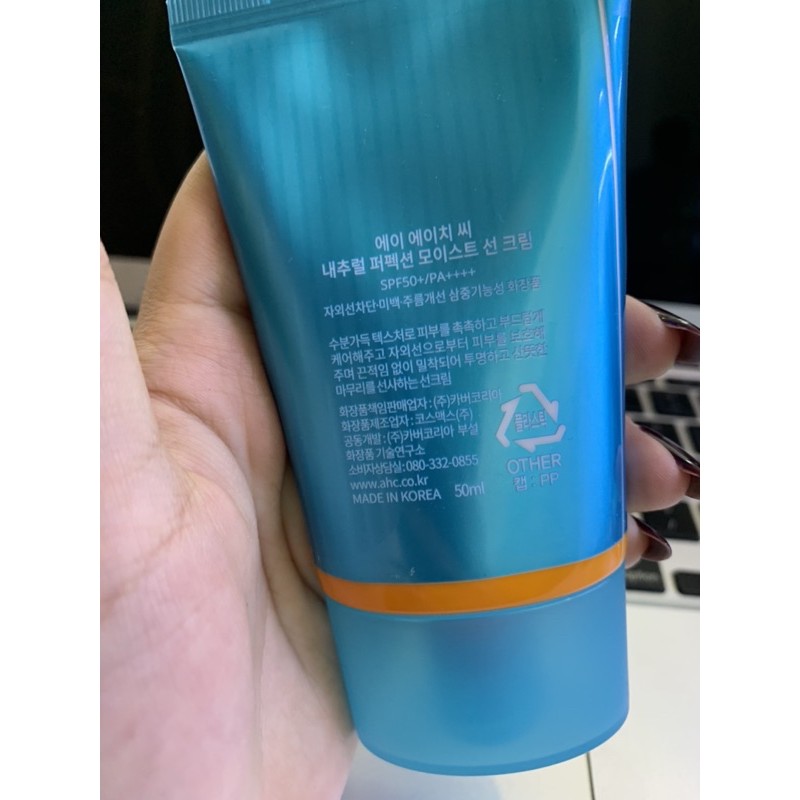 KEM CHỐNG NẮNG DƯỠNG ẨM AHC NATURAL PERFECTION MOIST SUN CREAM SPF50+ PA++++