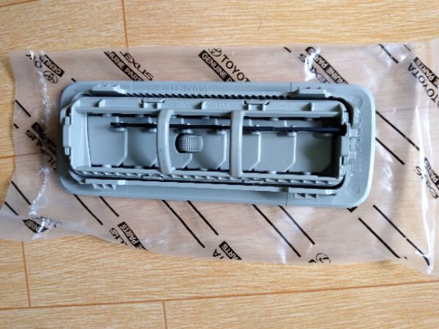 Cửa gió trần xe Innova Fortuner 2017