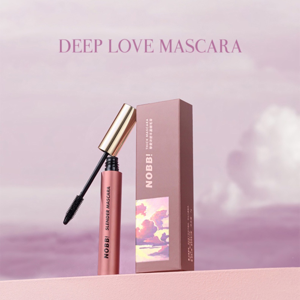 Mascara màu đen chống thấm nước và mồ hôi lâu trôi dễ lên màu
