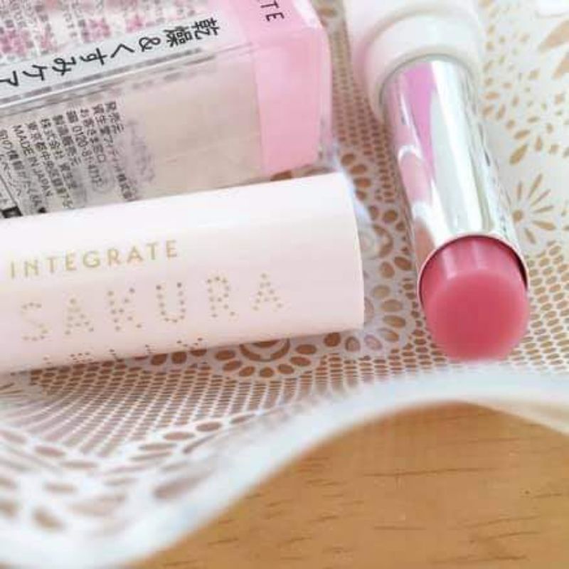 Son dưỡng môi sakura integrate 2.4g