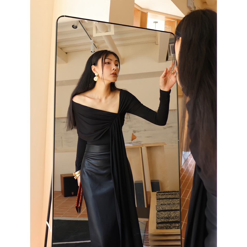 Áo Cotton Trễ Vai Vạt Dài + Chân Váy Da Eclipse Clothing