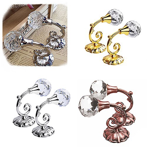 2 móc rèm cửa sổ dán tường đính đá thạch anh lớn sang trọng