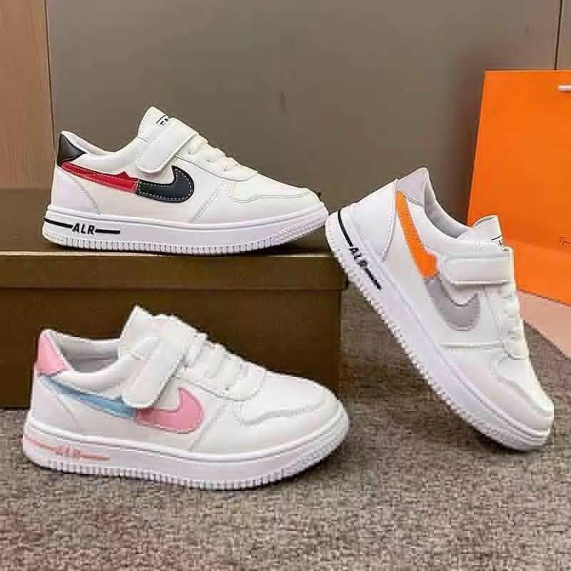 giày thể thao trắng bé trai bé gái size 26-31 móc cam hồng