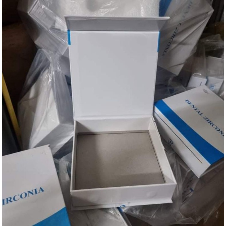 Hộp carton thanh lí (dày nhiều lớp) lắp nam châm đã qua sửa dụng mới từ 80 đến 90 %