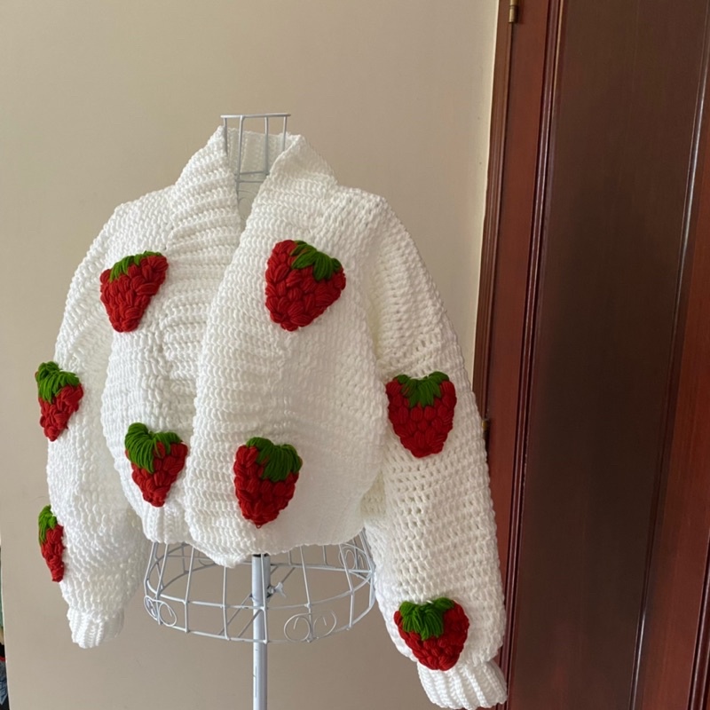 ÁO KHOÁC CARDIGAN DÂU TÂY LEN MÓC THỦ CÔNG SỢI LEN TO