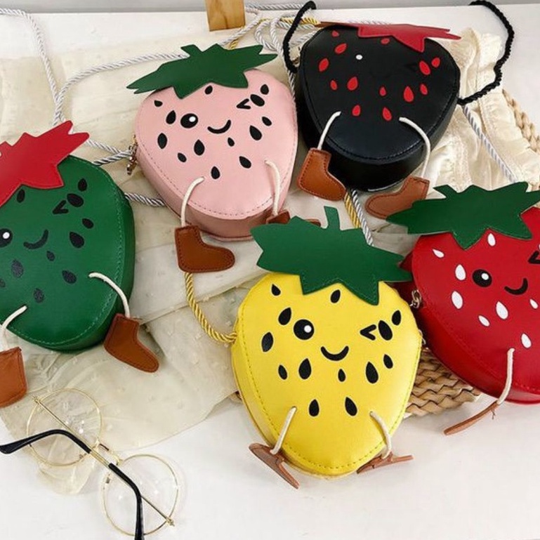 (CAO CẤP) Túi Đeo Chéo/ Ví Da Pu Hình Quả Dâu Cho Bé Gái 𝗚𝗜𝗔𝗗𝗨𝗡𝗚𝗛𝗔𝗡𝗢𝗜𝟯𝟵