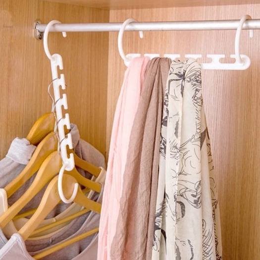 1 Móc Treo Quần Áo 5 Lỗ Bằng Nhựa Đa Năng Tiết Kiệm Không Gian