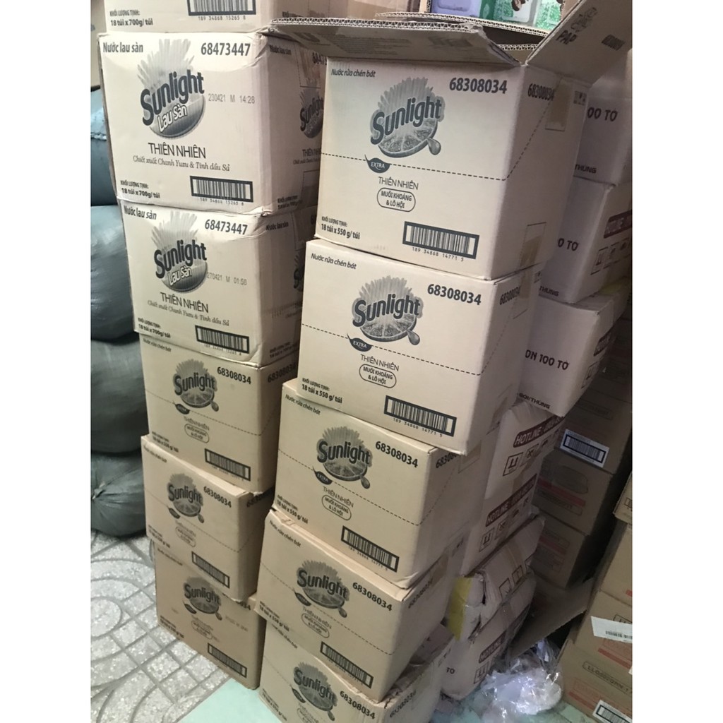 Nước lau sàn Sunlight Thiên Nhiên Chiết Xuất Chanh và Tinh Dầu Sả túi 700g