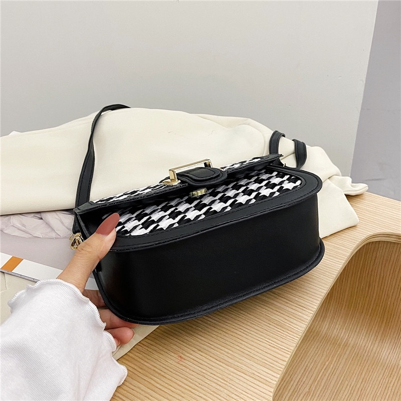 Túi đeo chéo vai IELGY sành điệu dễ phối đồ thời trang