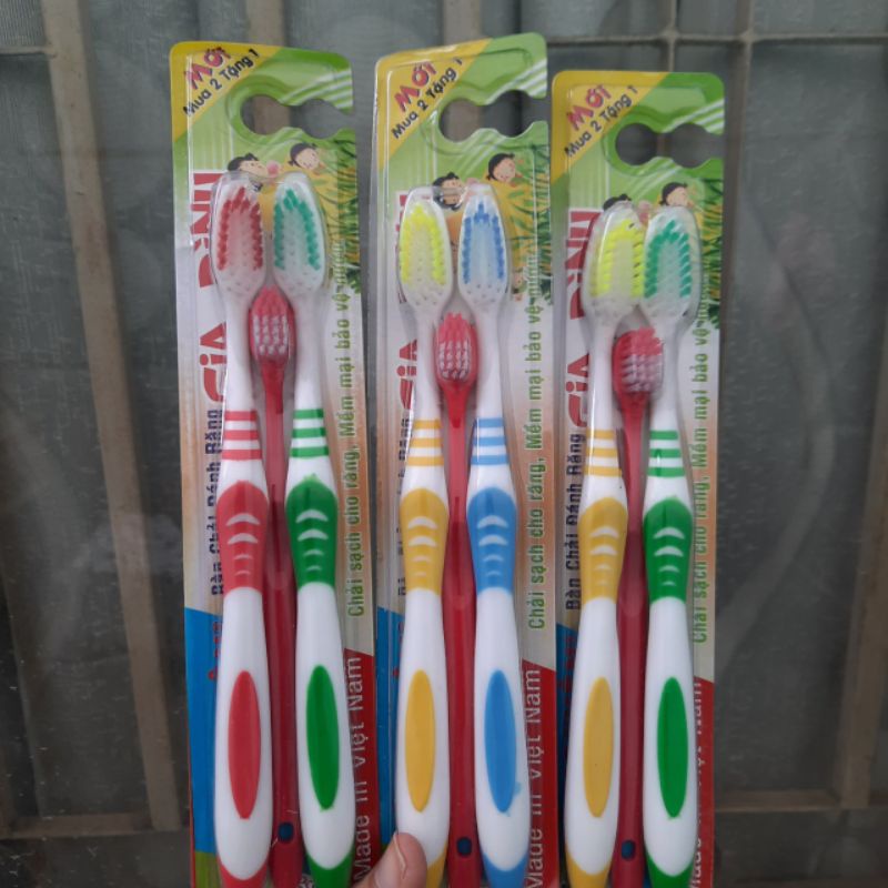 Vỉ 3 cây bàn chải đánh răng gia đình Mỹ Nguyên (2 lớn,1 nhỏ)