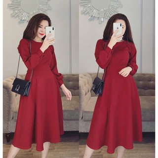Đầm đỏ nút bọc tay phồng