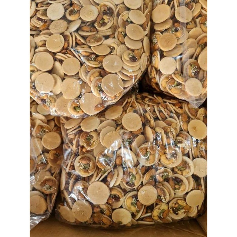 1 hộp 500gr BÁNH ĐỒNG TIỀN Mix Hạt điều ,nho,hạnh nhân , nhân bí iixanh