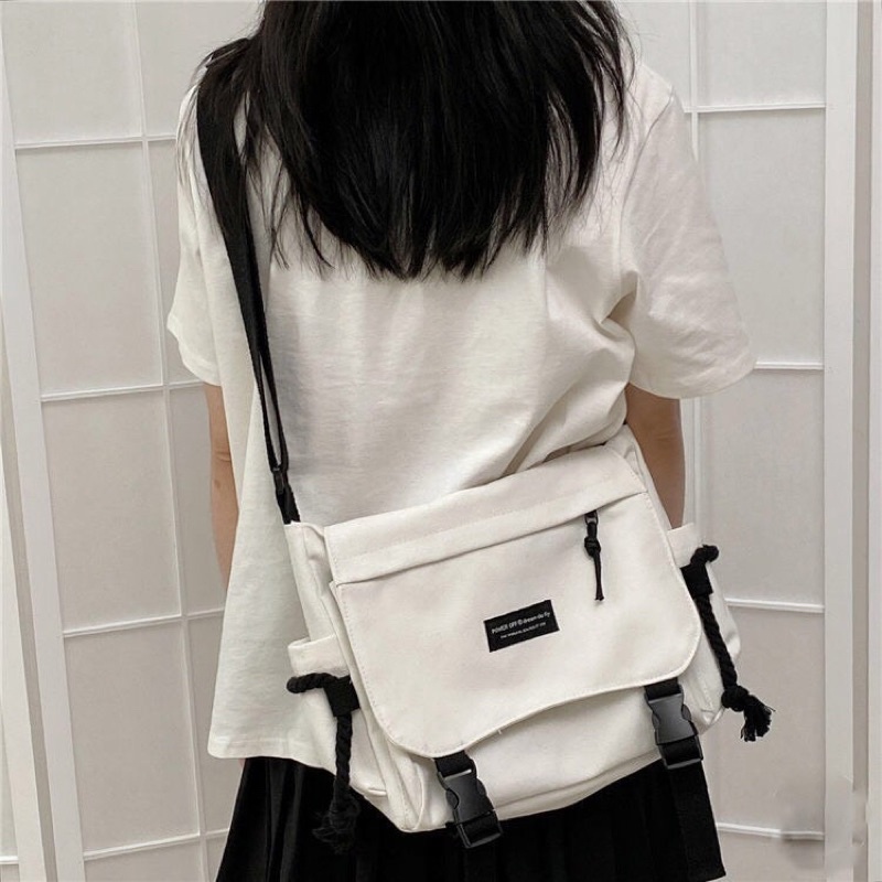Túi Sách Đeo Chéo Logo Chữ Unisex 2 Màu Đen, Trắng Đi Học, Đi chơi, Dạo Phố Hot Hit