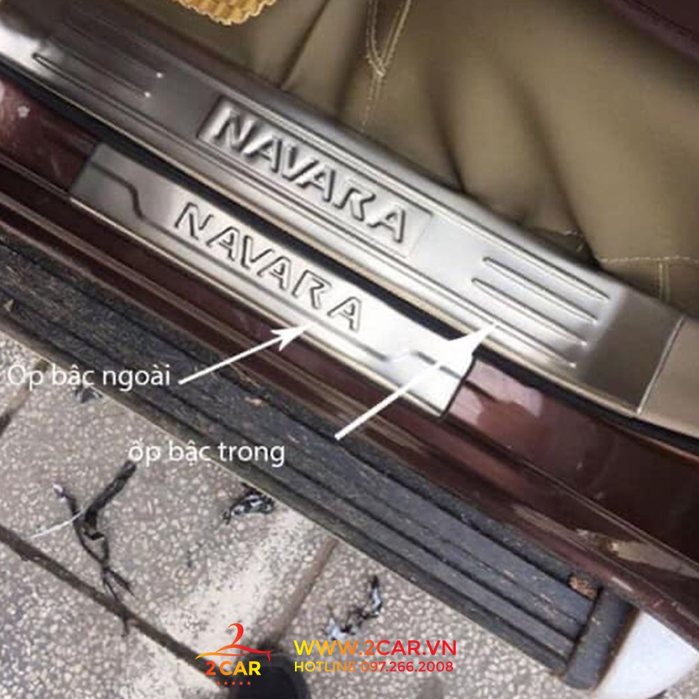 Ốp Bậc Cửa Trong, Ngoài Xe Nissan Navara 2015-2020, chất liệu Inox