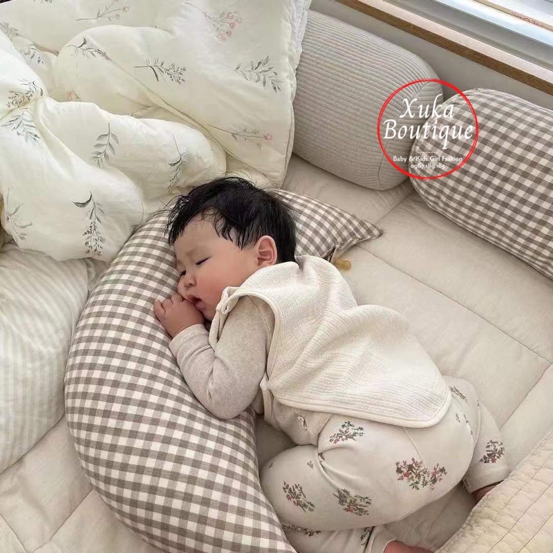 Gối Ôm cho bé hoạ tiết caro thêu gấu phong cách Hàn Quốc