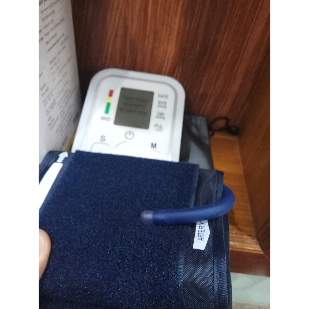 Máy đo huyết áp Arm Style nhỏ gọn là sản phẩm giúp người lớn tuổi có thể tự đo huyết áp trong cơ thể