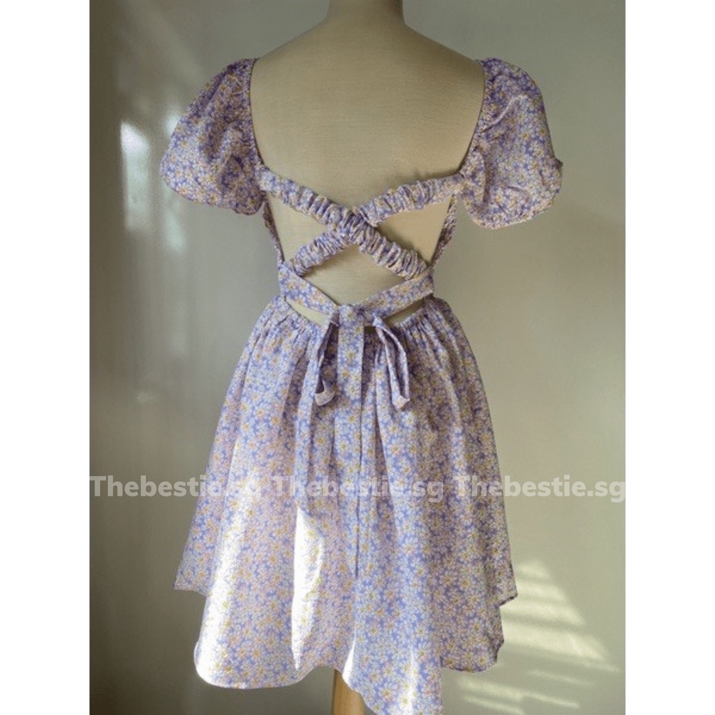 Váy hoa nhí hở lưng
