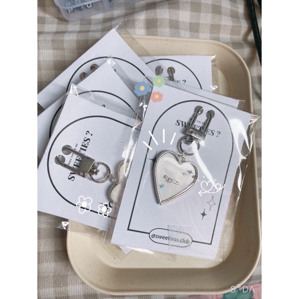 Móc khoá trái tim resin custom tên theo yêu cầu