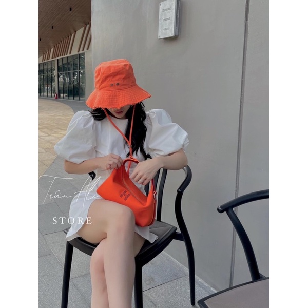 ĐẦM TRẮNG TAY PHỒNG KHOÉT LƯNG