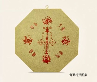 Gương bát quái gỗ vàng