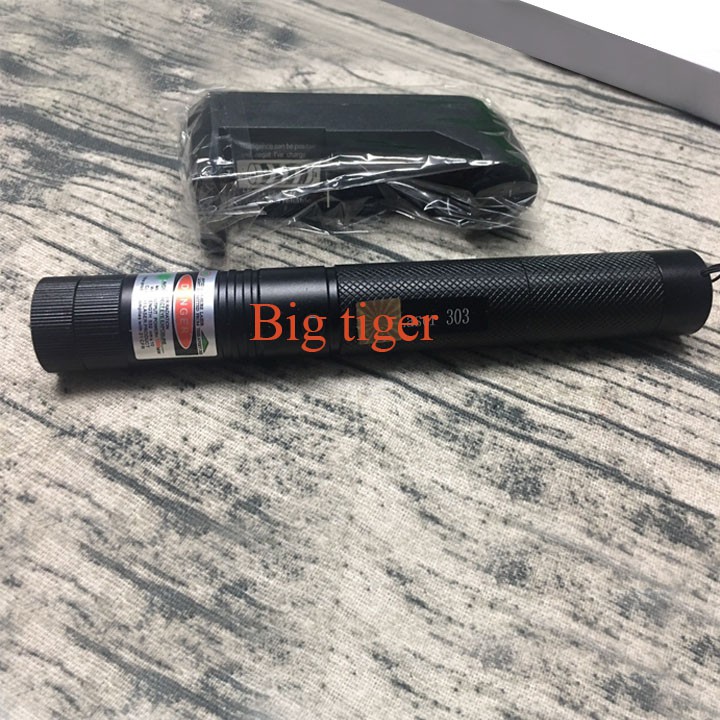 Đèn pin laze - đèn pin laser 303 chiếu xa hàng kilomet