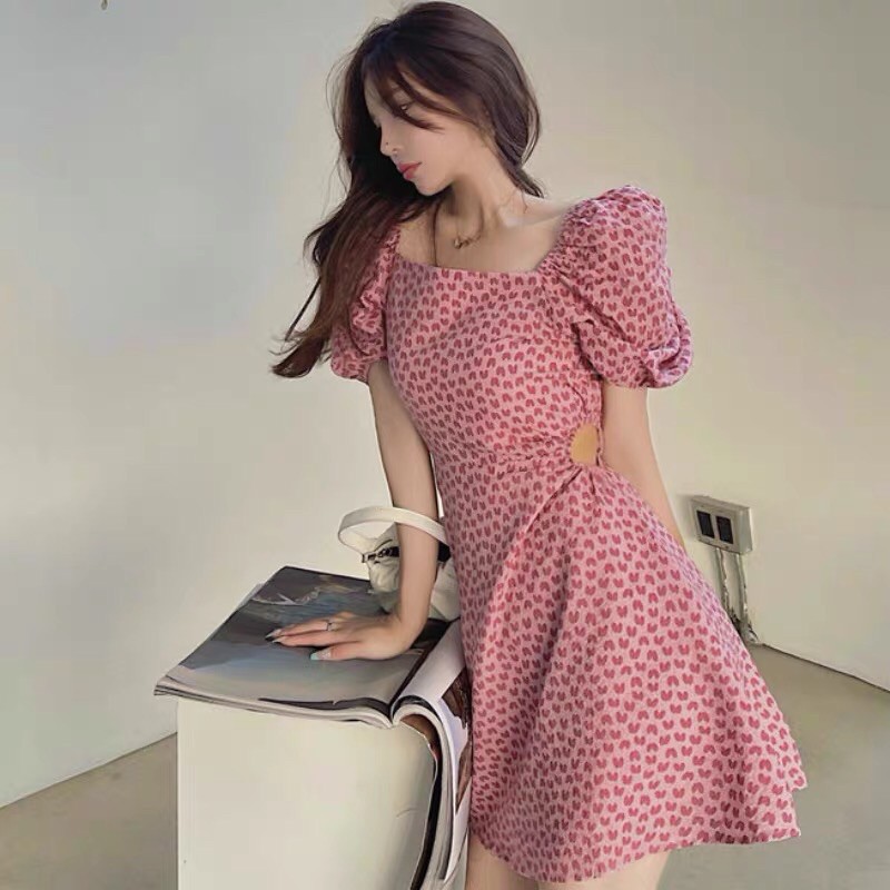 Váy Hoạ Tiết Trái Tim Đỏ Hồng Khoét Eo Xinh