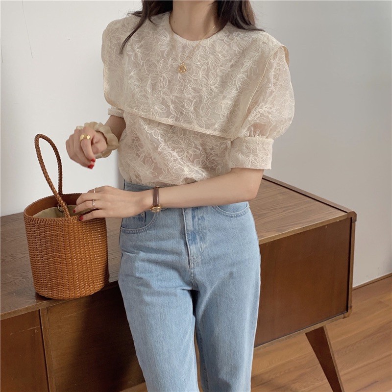 Áo hoạ tiết ren đục lỗ phong cách Hàn Quốc