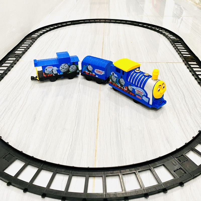 [SIZE LỚN-ĐÈN NHẠC KHI CHẠY] Đồ chơi tàu lửa Thomas chạy trên đường ray phát nhạc có đèn khi chạy .