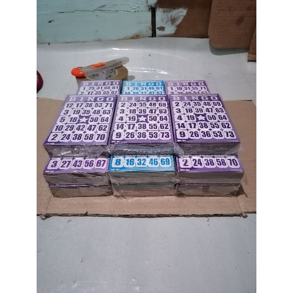 Thẻ bingo 100 và 50 Chiếc được cắt giảm chết.