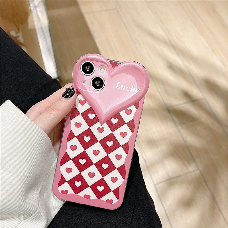 Ốp lưng iPhone mềm dẻo hình trái tim to bự màu hồng kết hợp với hoạt tiết độc lạ