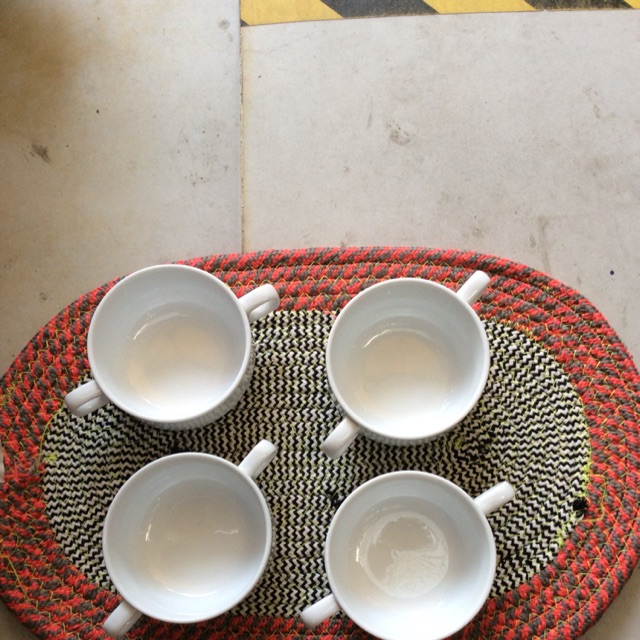 Tách sứ trắng kiểu Hàn Quốc