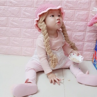 Nón bánh bèo tóc bím cho bé