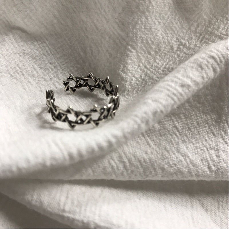 Nhẫn đeo tay họa tiết bện sao 6 cánh khoét rỗng phong cách Retro cho nữ