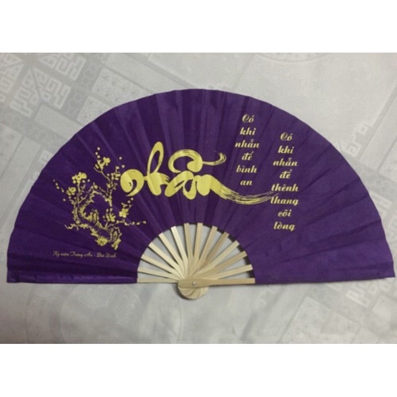 Quạt lụa thư pháp