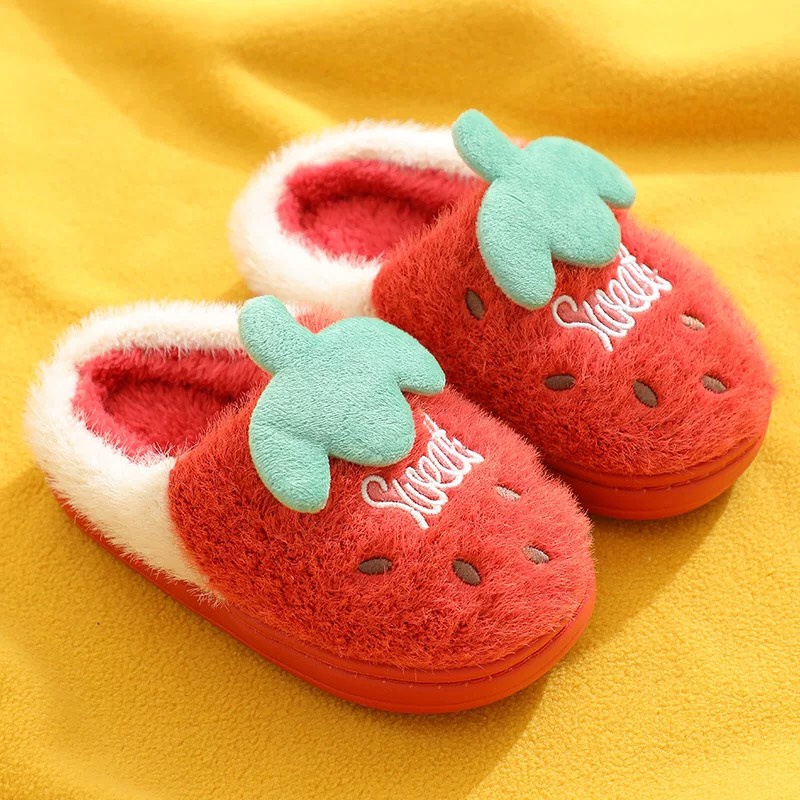 (TH10) Dép Bông Cho Bé, Dép Bông Đi Trong Nhà Trẻ Em Họa Tiết Dâu Xinh Xắn