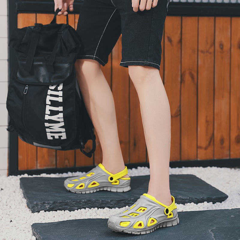 Summer hole shoes Men s sandals Beach Korean style Trend personality and slippers Baotou Outer wear Casual